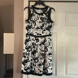 4/$20 Black and white American living floral print dress size 8